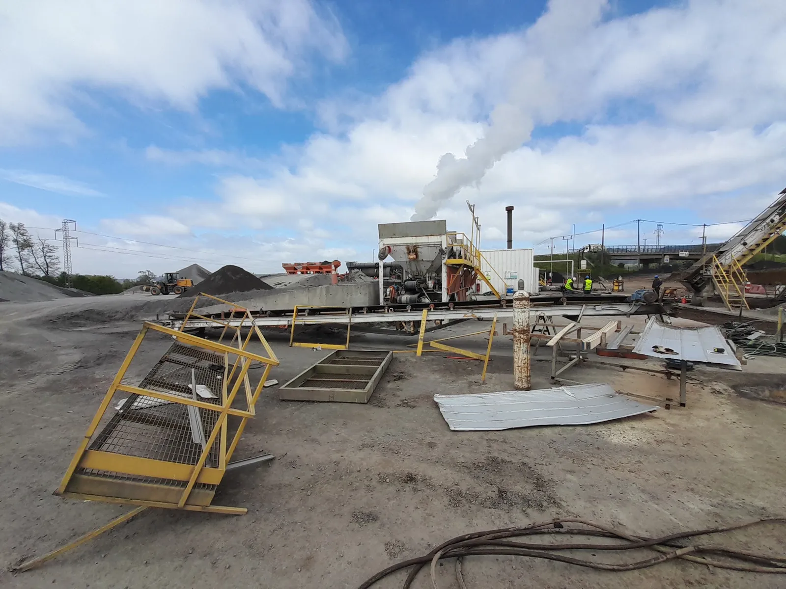 Planta industrial al aire libre en el sur de Chile