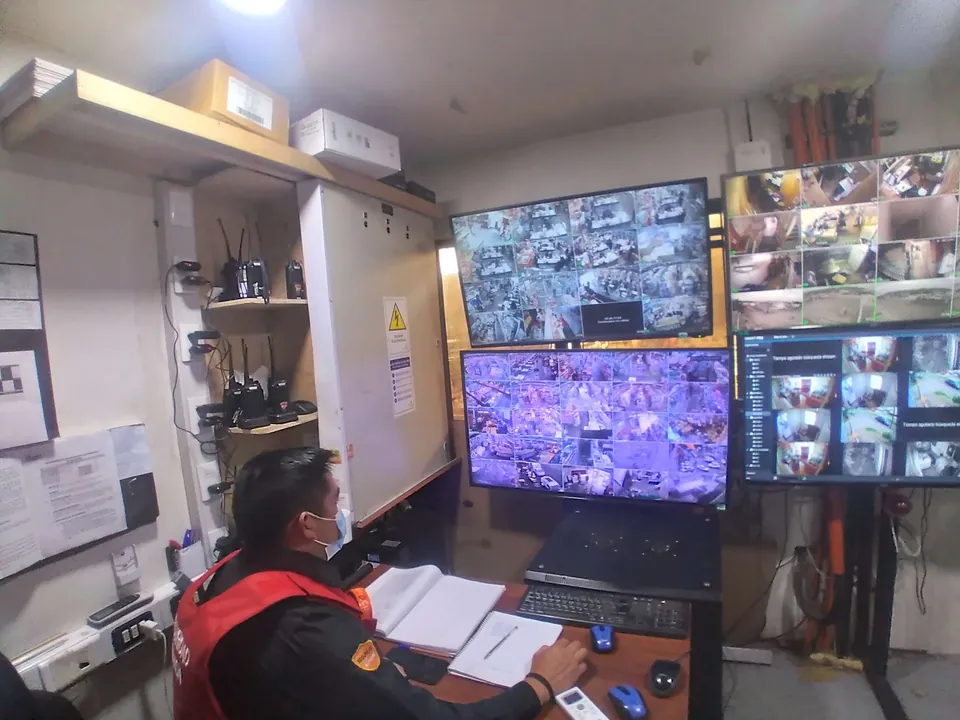Instalación de Tecniicall: Sala de monitoreo con varias pantallas